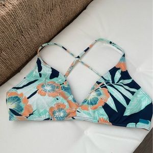 NWOT Roxy bikini top